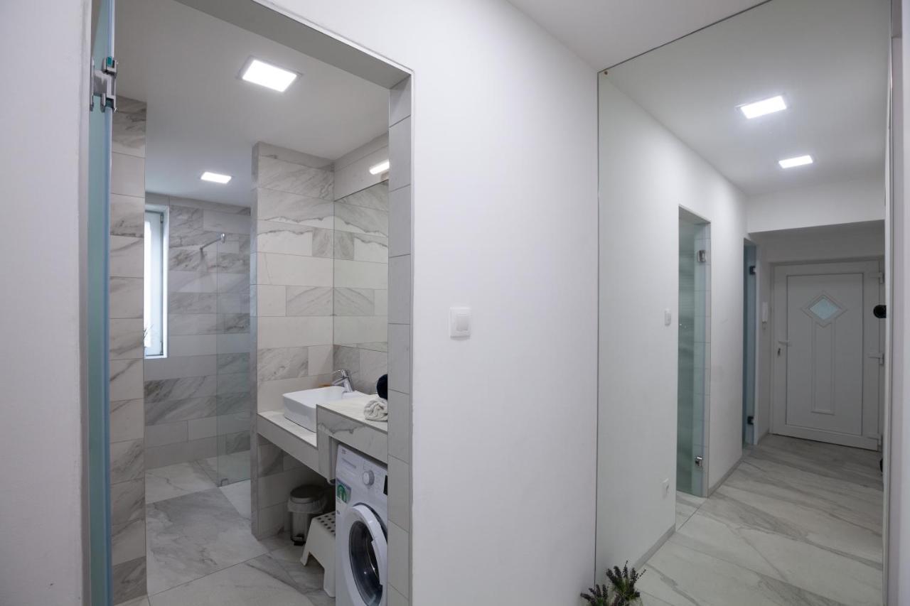 Stellar Downtown Szeged Apartment Екстериор снимка